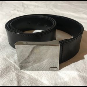 Men’s black Gucci belt